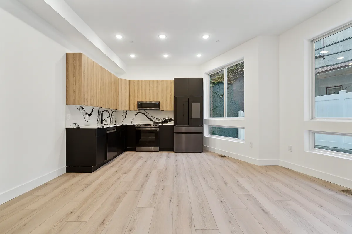 Building Photo - 1621 Point Breeze Ave #2