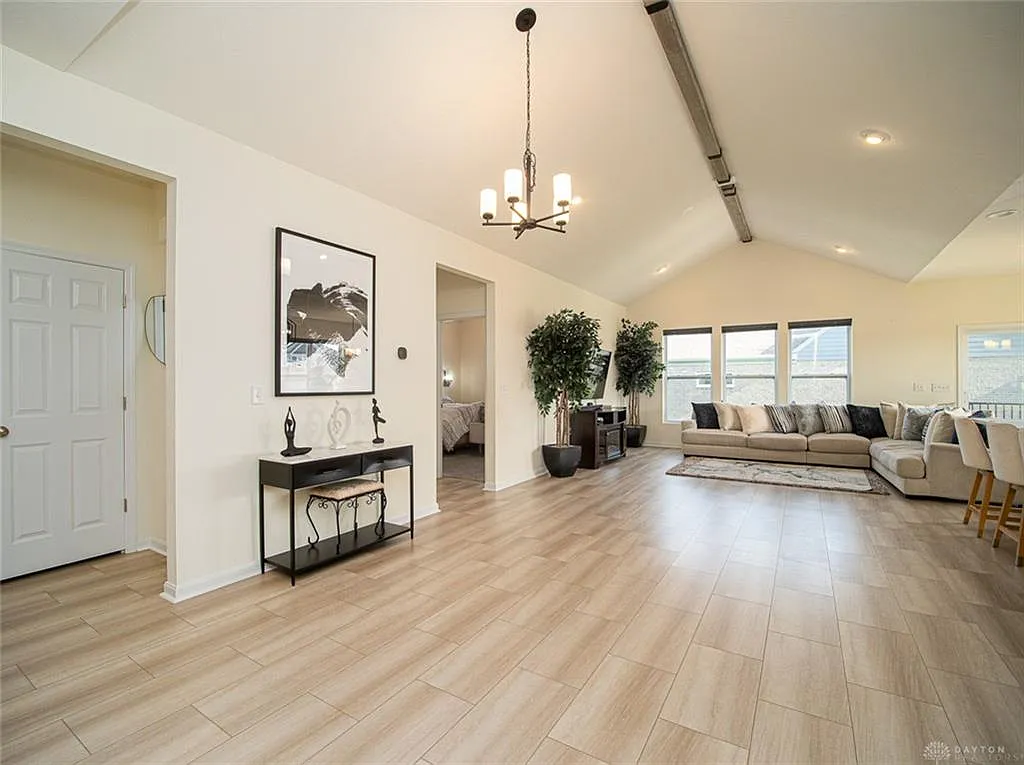 3 bed, 2.0 bath, $3,500 — Photo 4