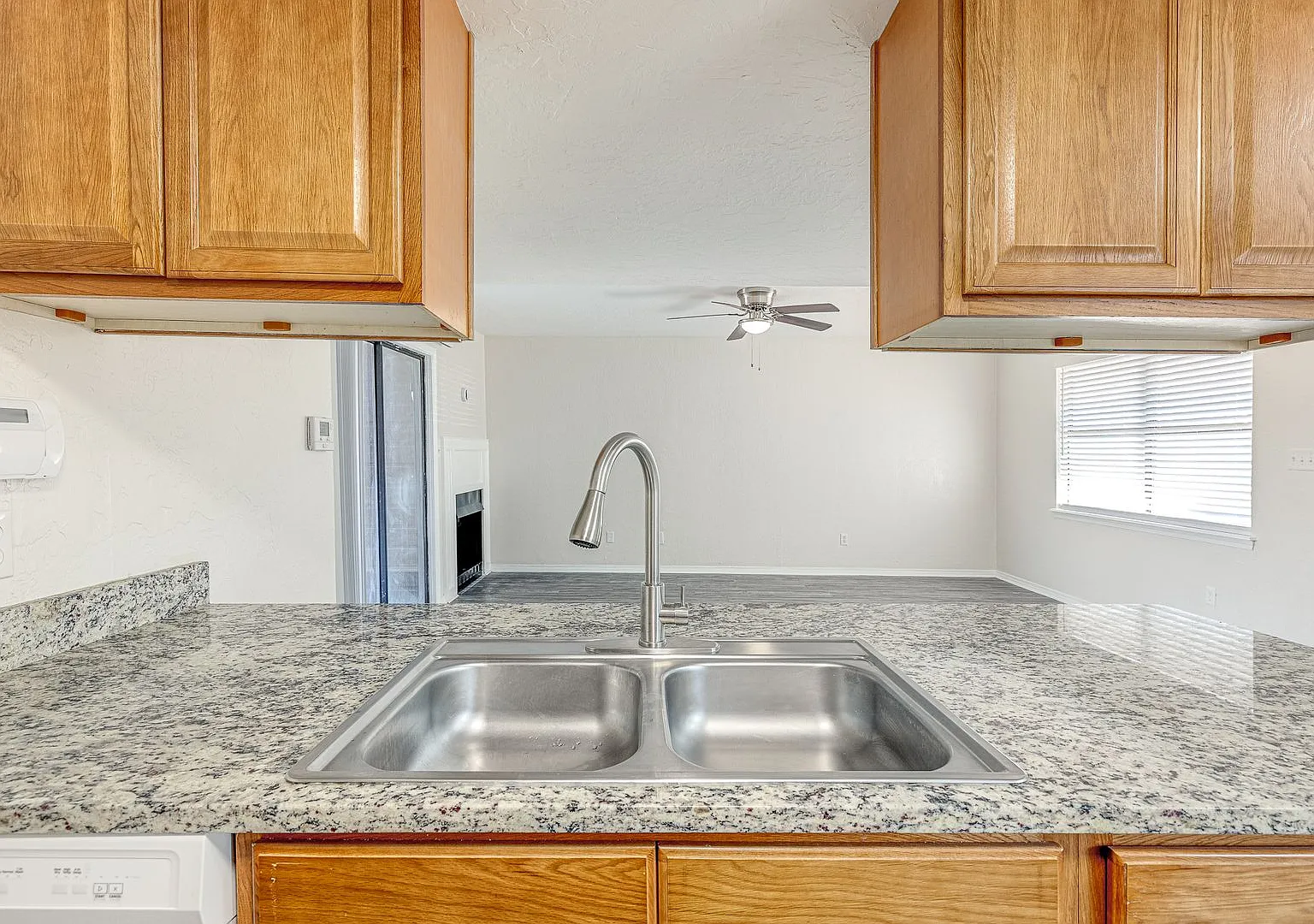 Beautiful two bedroom/two bathroom apartment with washer/dryer hookups — Photo 1