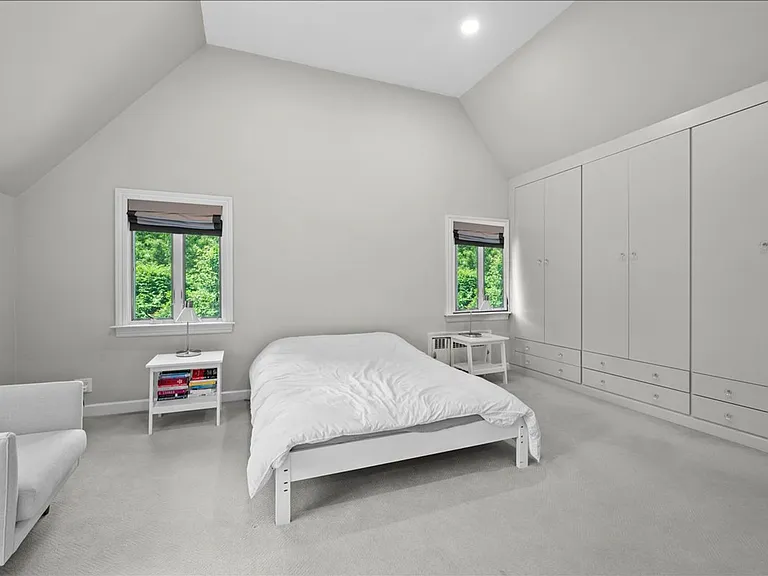 55 Graham Rd — Photo 29