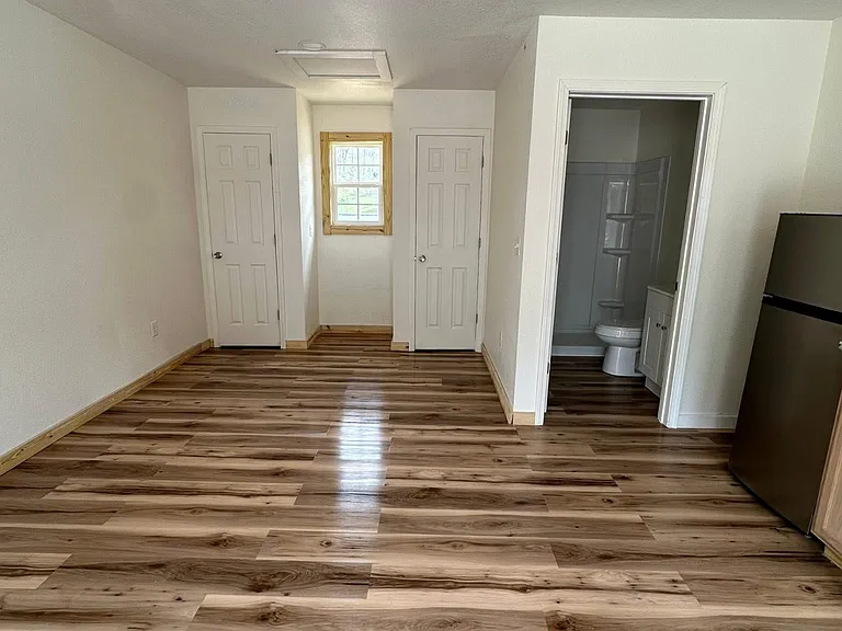 1021 Bryan Dr — Photo 3
