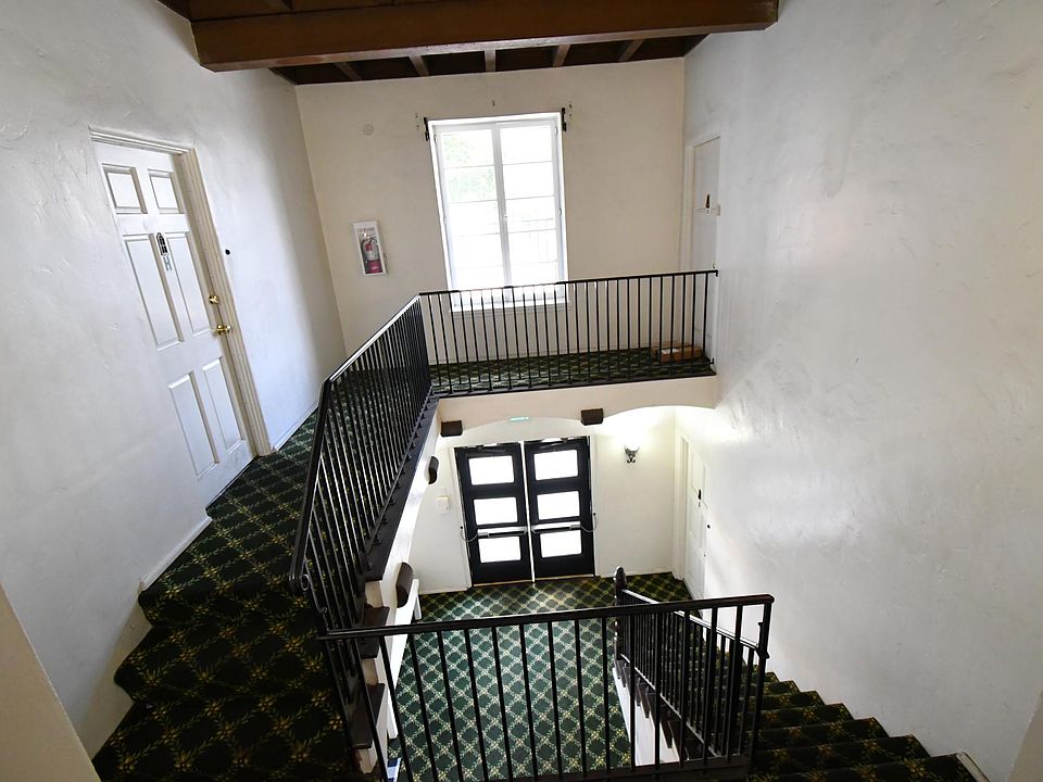 Building Photo 5