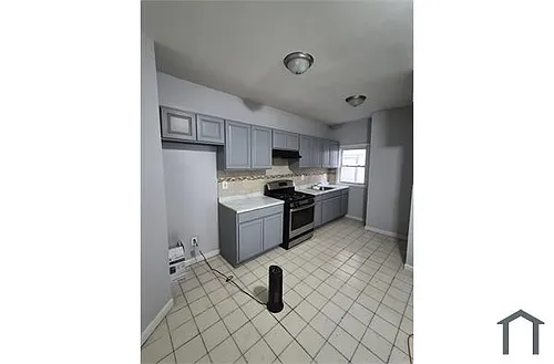 310 Bond St Photo 1