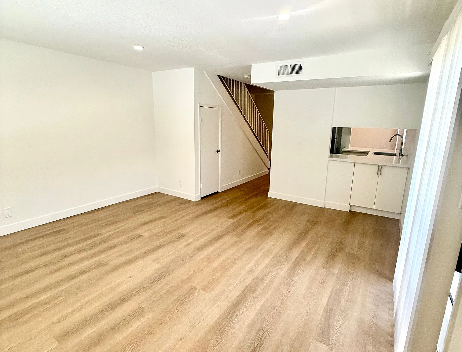 12121 Moorpark St — Photo 3