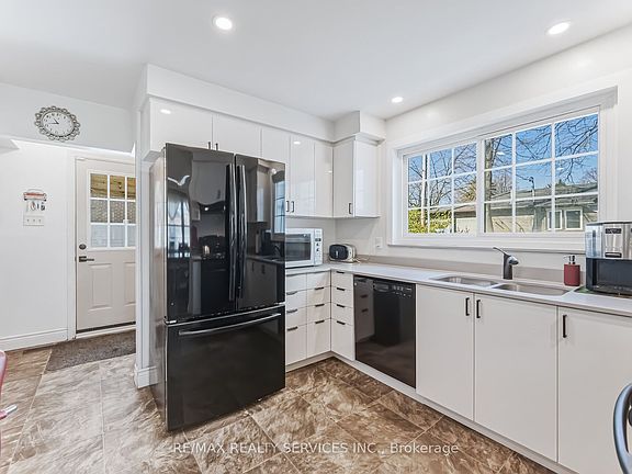 5th image of 15 Braemar Dr