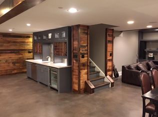 256 Holmes Ave, Clarendon Hills, IL 60514