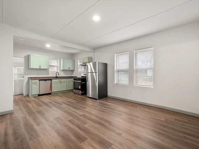 2207 Prairie Ave — Photo 8