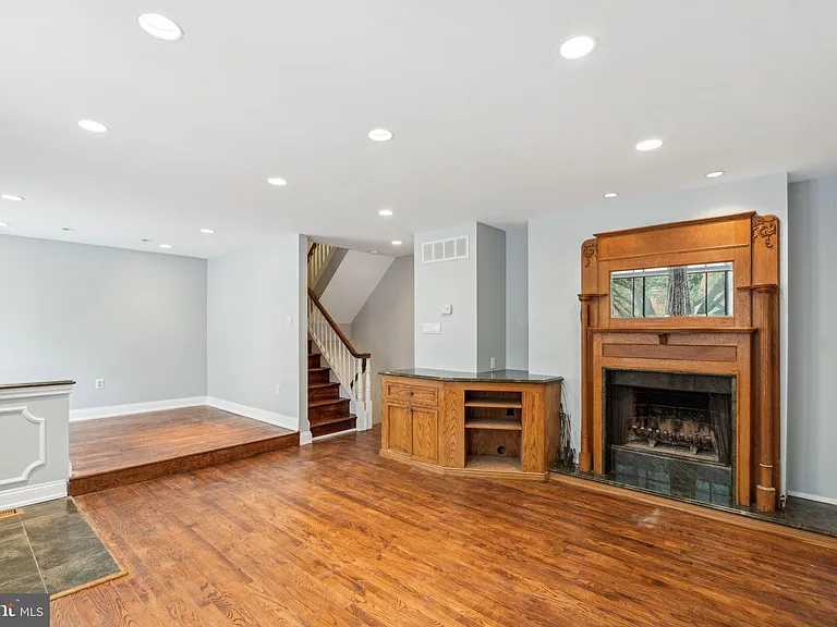 2028 Arch St — Photo 4