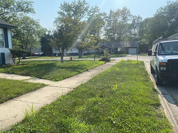 2nd image of 214 E Tulip Dr