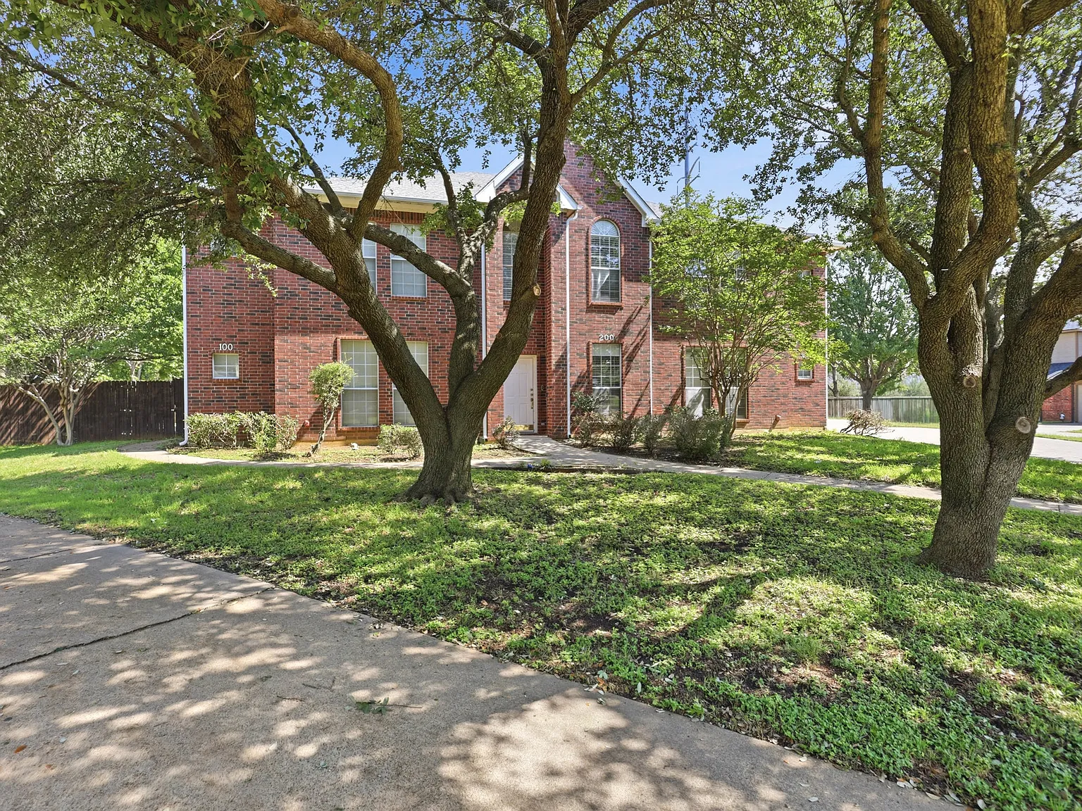 3 bed, 2.5 bath, 1533 sqft, $2,200 — Photo 2
