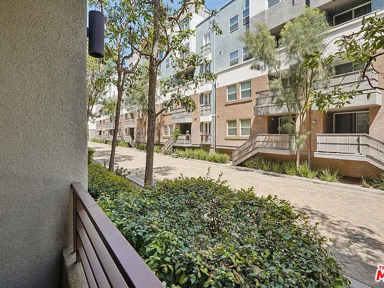 100 S Alameda St #150 — Photo 33
