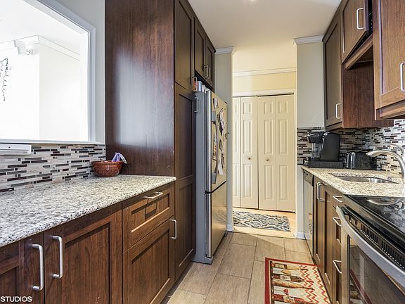 3rd image of 3930 N Pine Grove Ave APT 2215