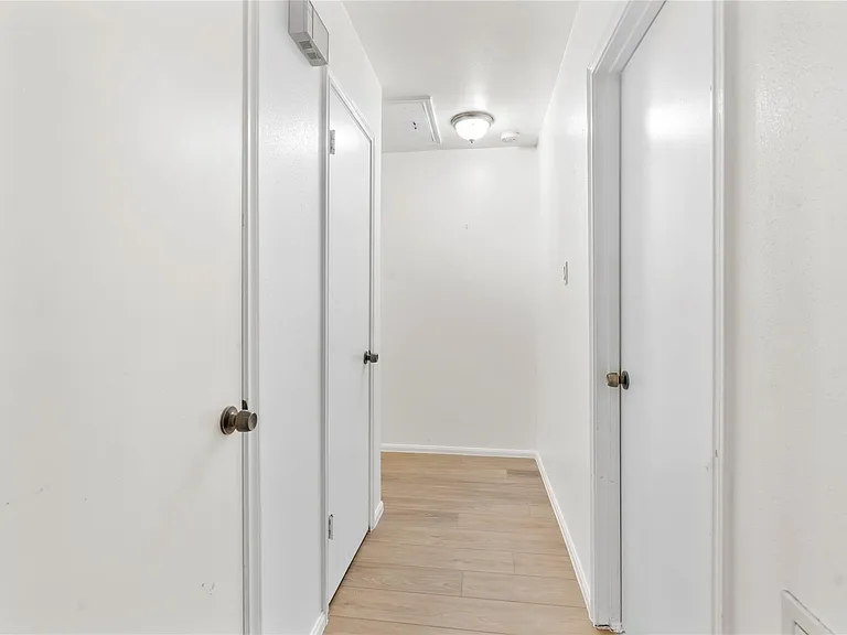 8903 Roos Rd — Photo 15