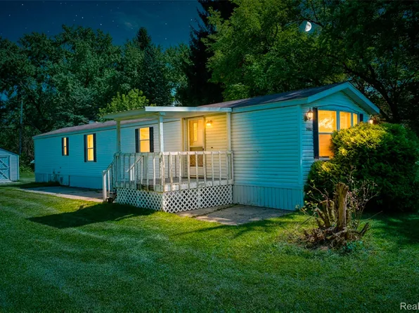 20835 W Trebesh Cir, Pinckney, MI 48169