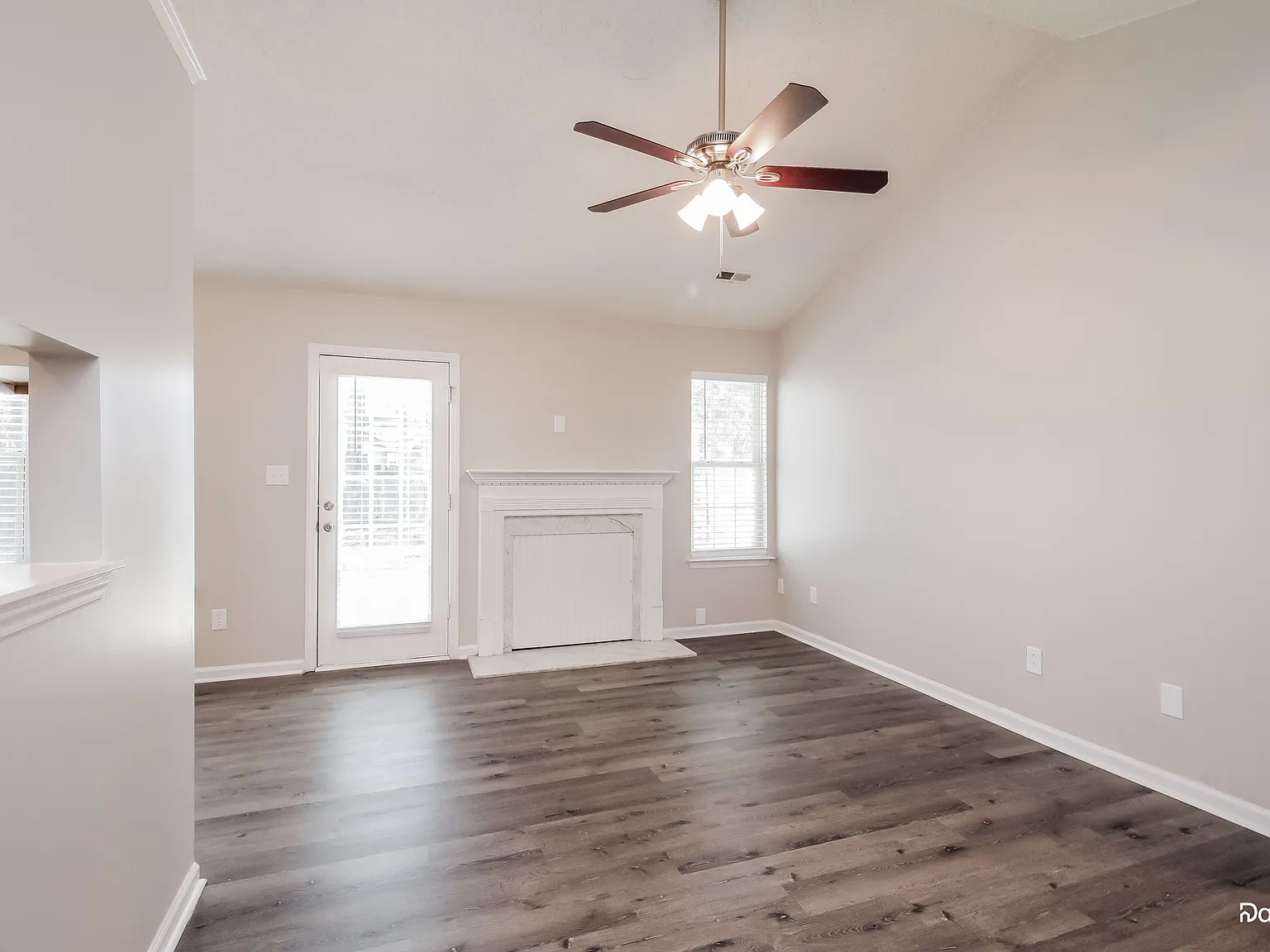 3 bed, 2.0 bath, 1054 sqft, $1,645 — Photo 4