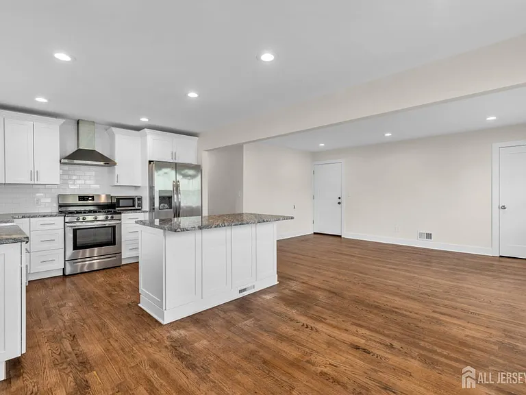 36 Van Buren Ave — Photo 13