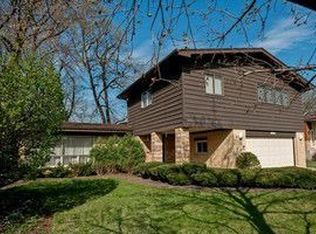 9002 Tamaroa Ter, Skokie, IL 60076