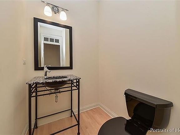 4th image of 2423 Durand Dr