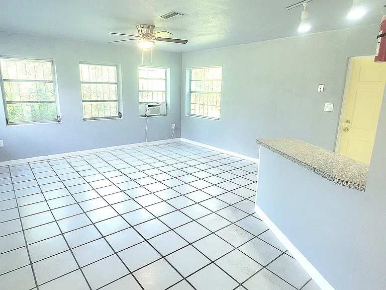 3306 Avenue Q — Photo 6