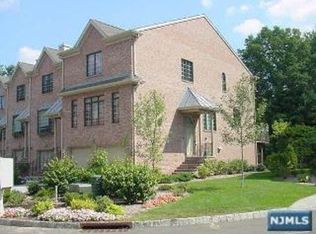 11 Stonebrook Ct #O11E, Harrington Park, NJ 07640