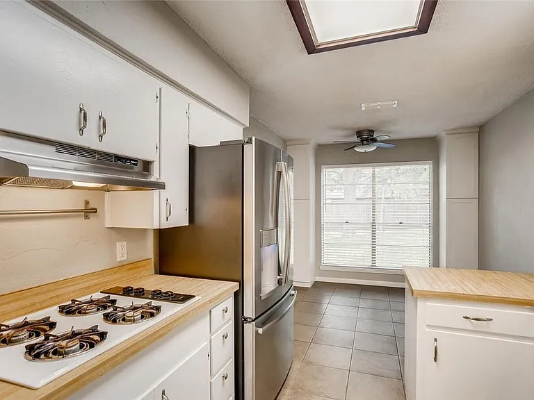 1703 Cannonwood Ln — Photo 3