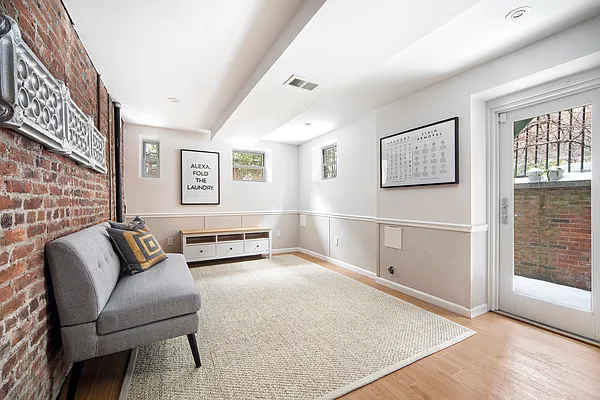 Sold by Sotheby's International Realty | media 29