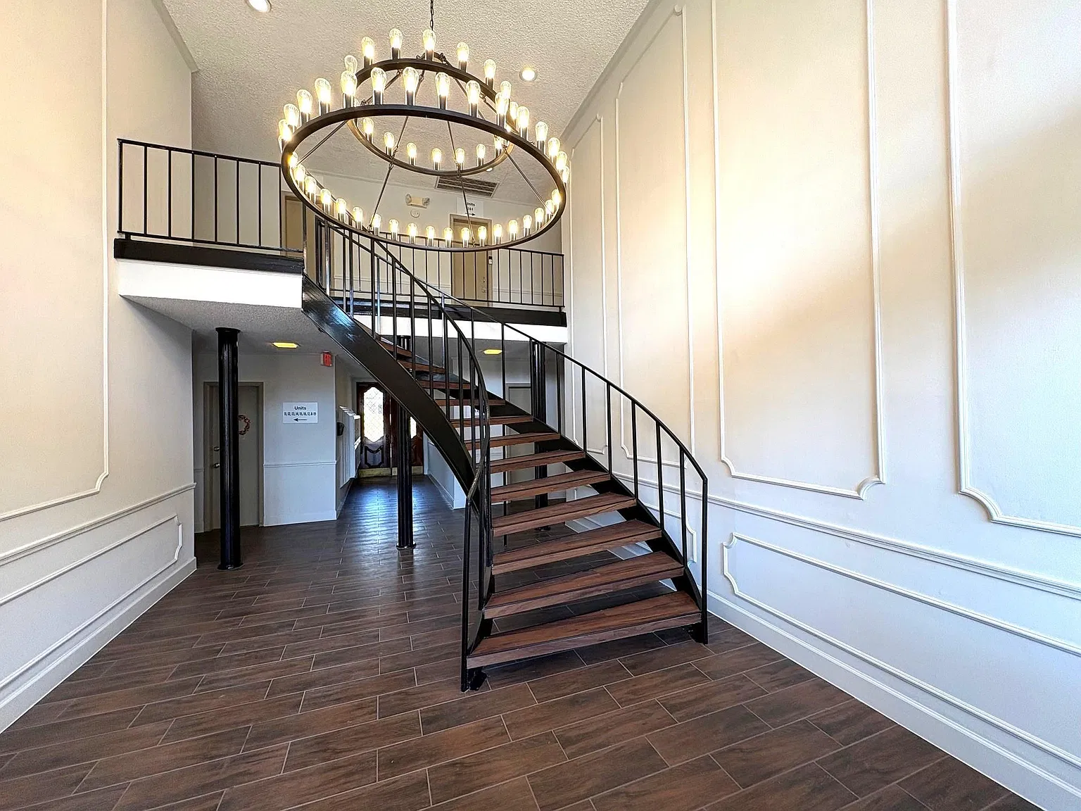 2824 Briarhurst Dr — Photo 2