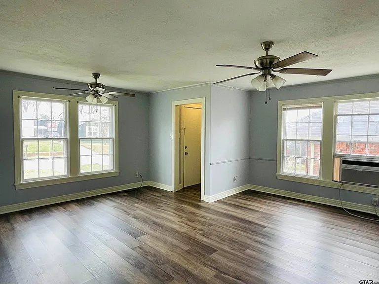 310 Boon Ave — Photo 2