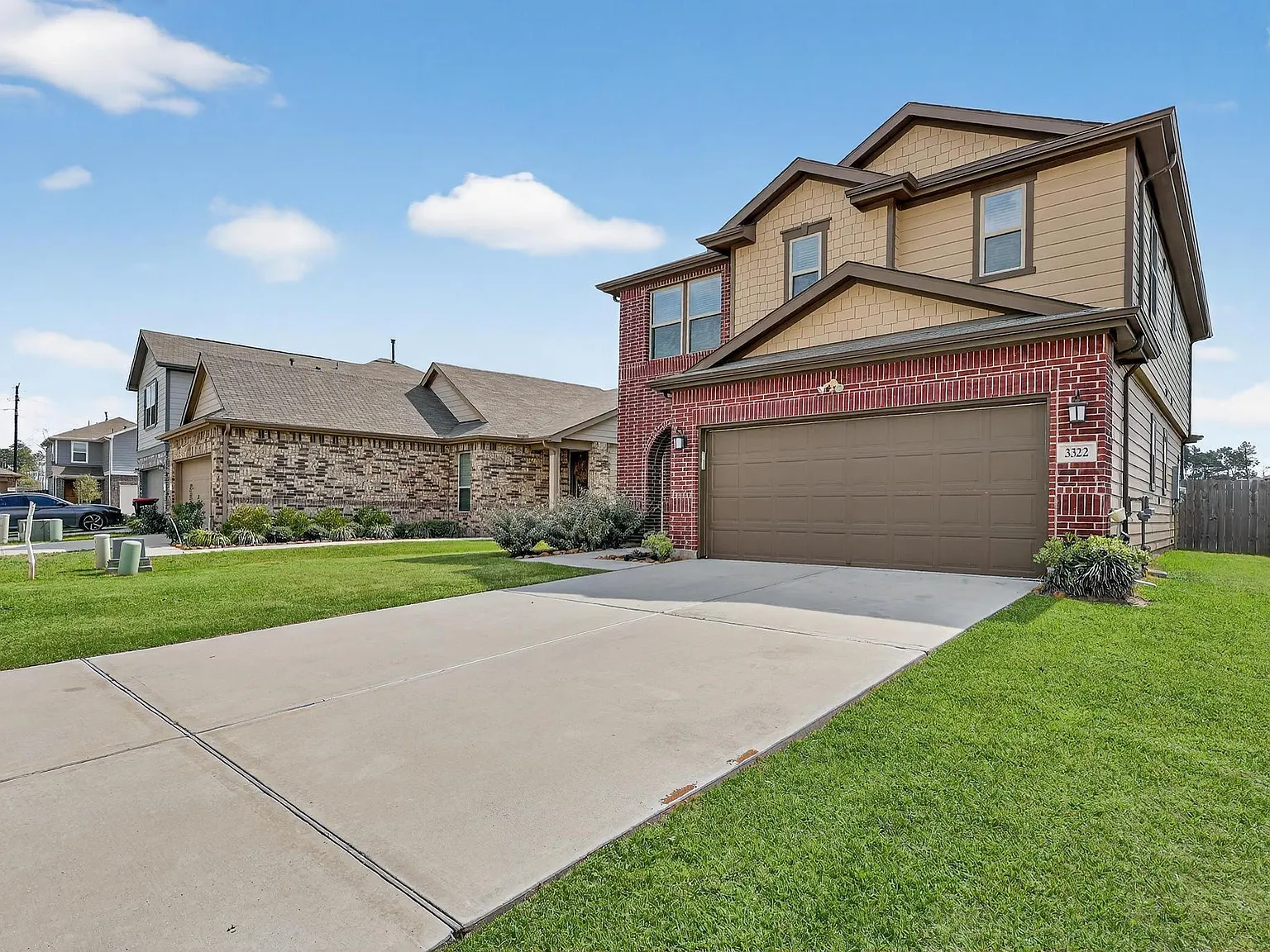 3 bed, 2.5 bath, 2220 sqft, $2,250 — Photo 2