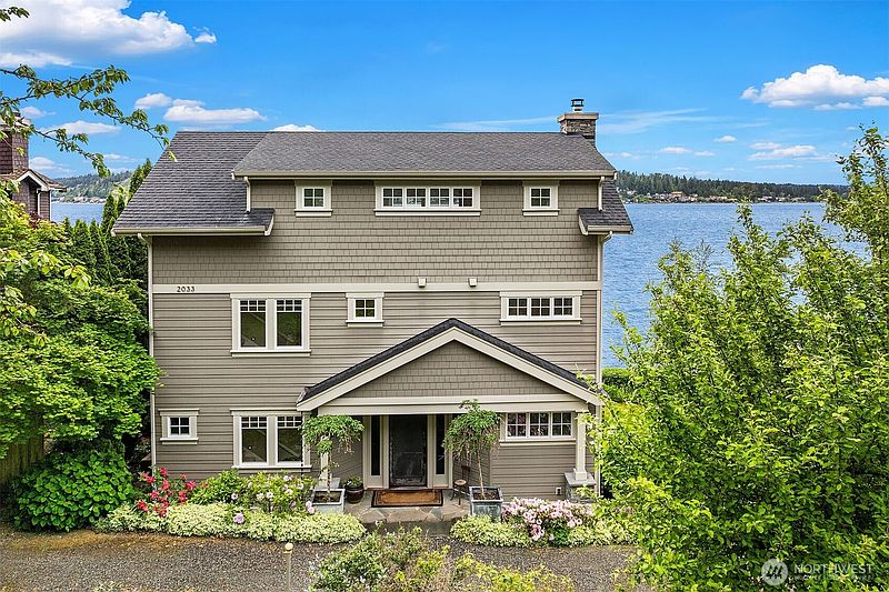 2nd image of 2033 E Lake Sammamish Parkway NE