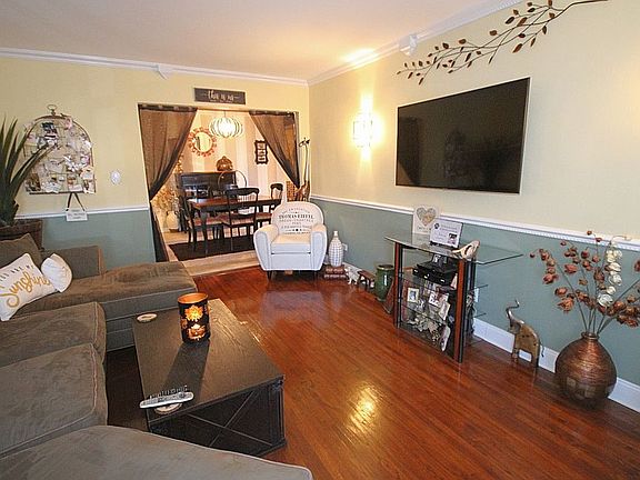 4th image of 2212 Plumb 1st St APT 5B