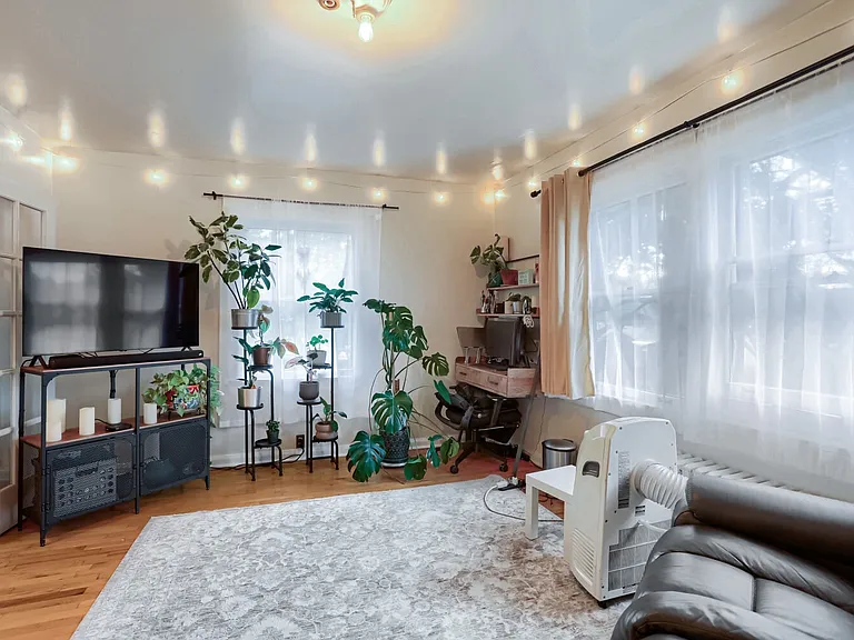 805 Bowen St #4 — Photo 2