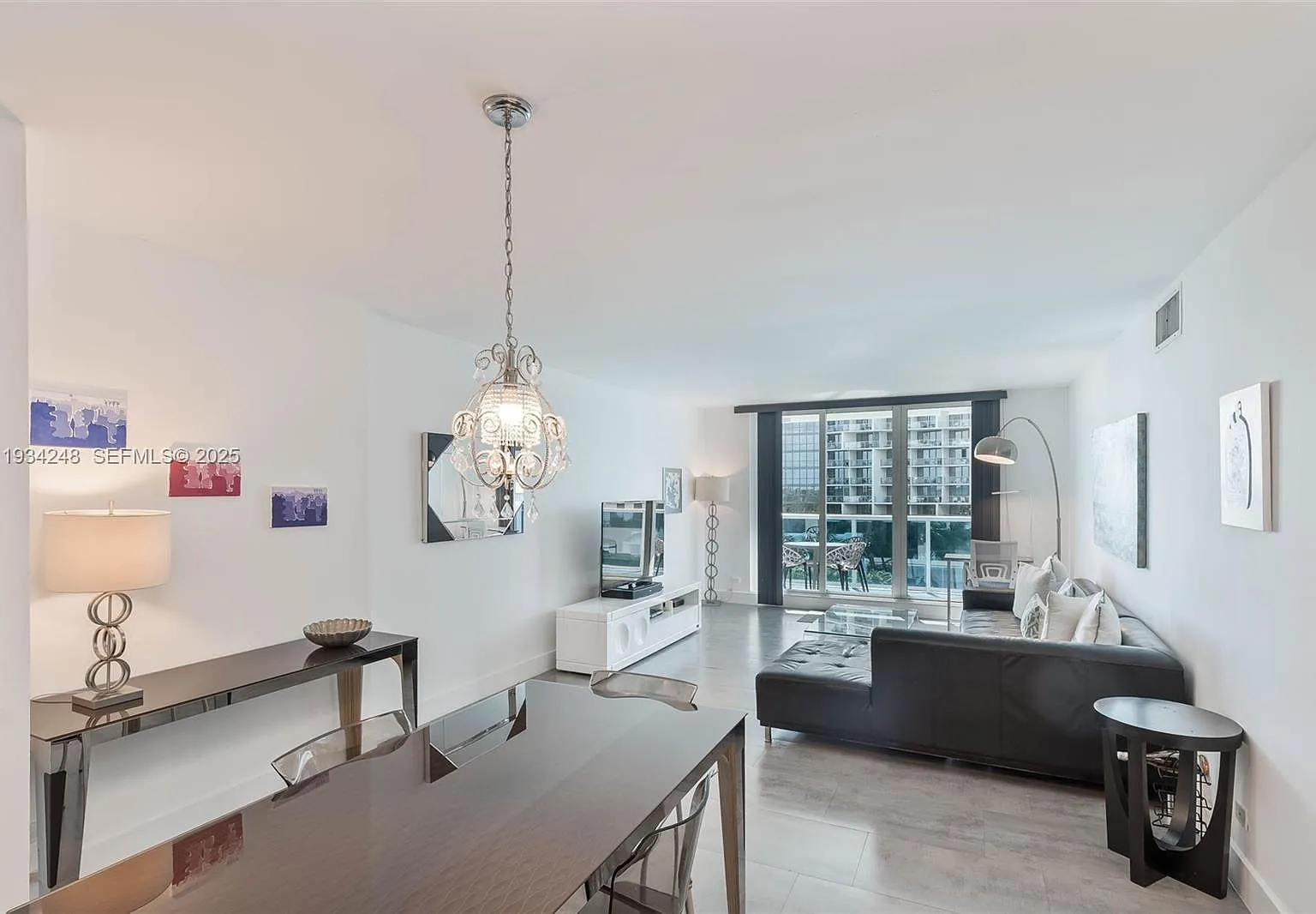 Roney Palace Condo — Photo 3
