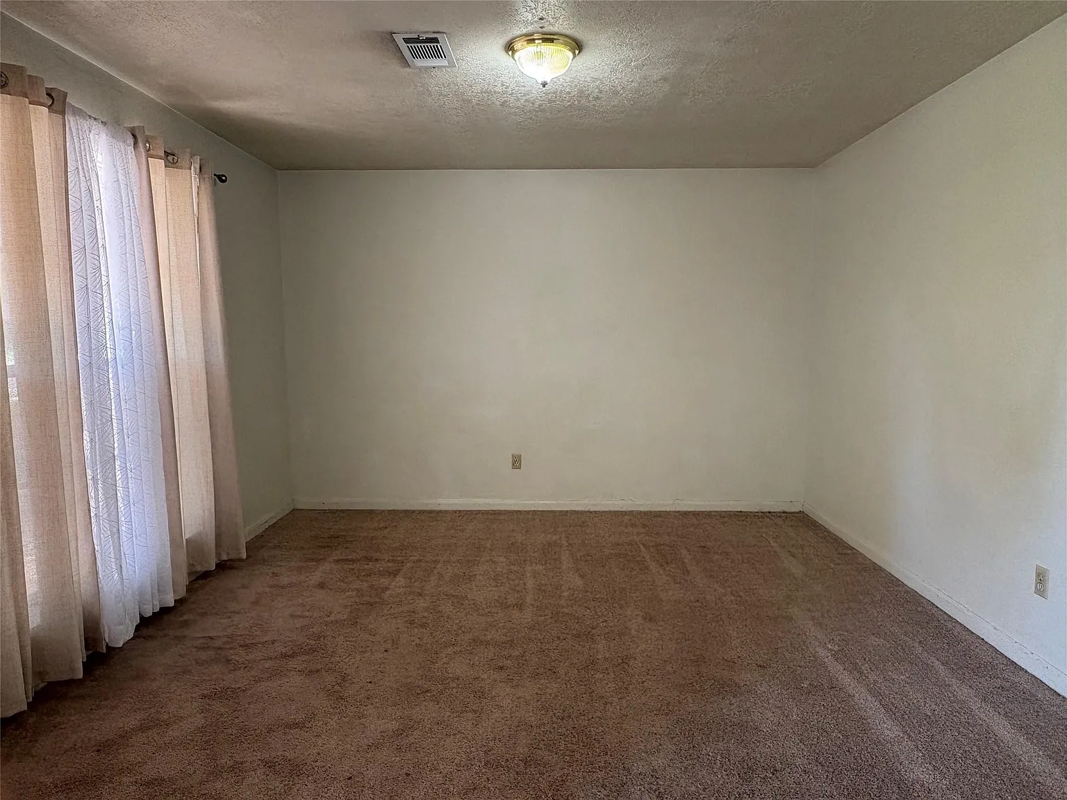 3 bed, 2.0 bath, 1473 sqft, $2,000 — Photo 3