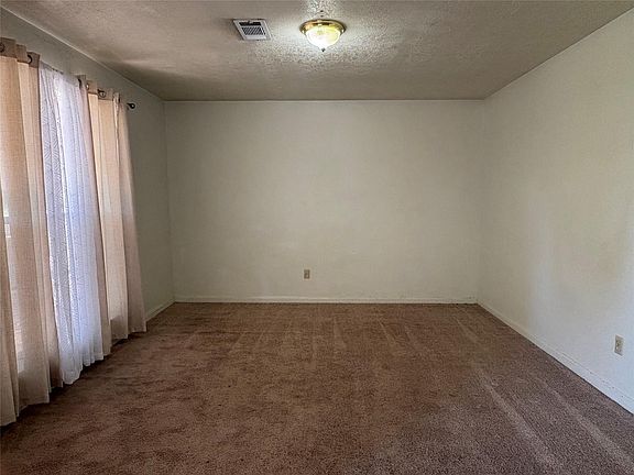 3rd image of 118 Honeysuckle St