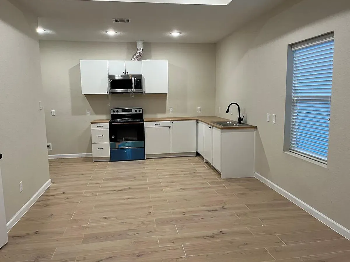 3 bed, $1,900 — Photo 4