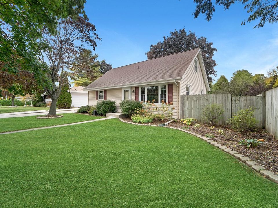 1st image of 1312 Camelot BOULEVARD