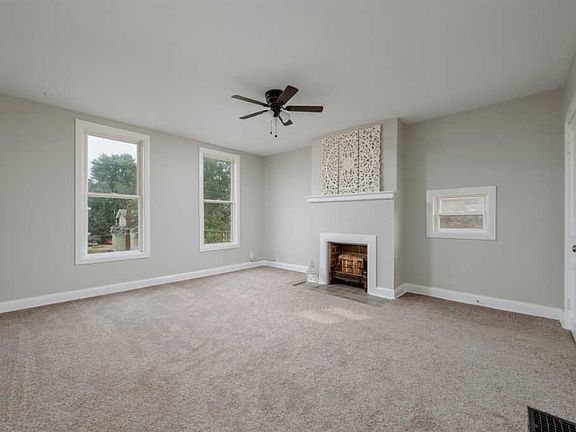 3rd image of 2029 Crown Ave