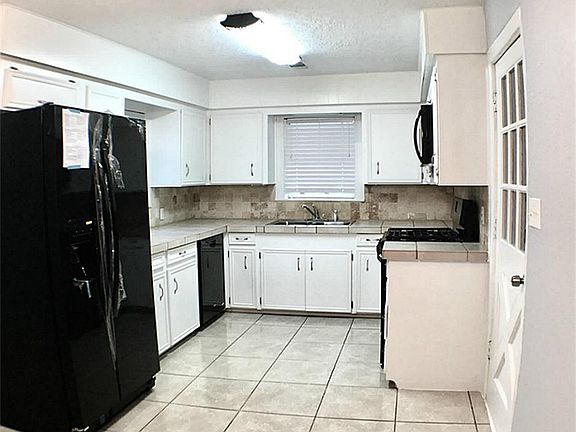 5th image of 1911 Oleander Dr