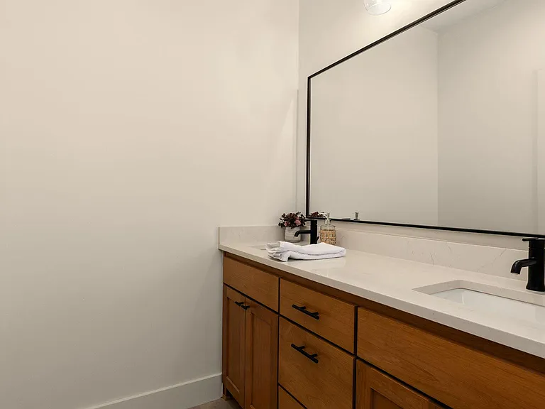 402 E Ash Dr — Photo 24
