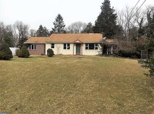 831 E Evesham Rd, Runnemede, NJ 08078