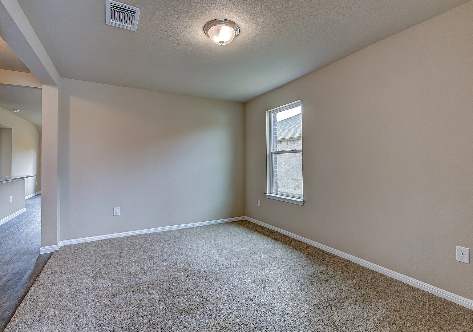 Gorgeous 4 Bed/3 Bath in Pioneer Crossing! — Photo 3