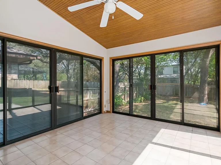 8906 Shady Hls — Photo 21