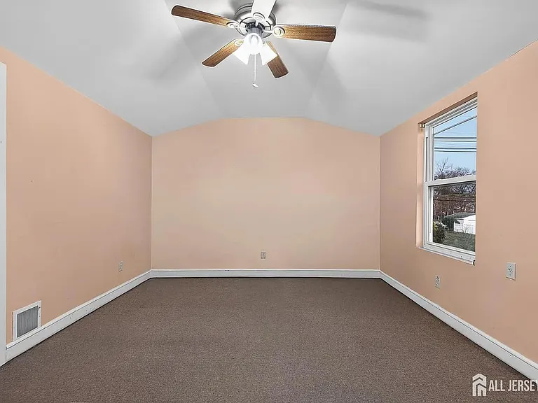 58 Brotherhood St — Photo 19