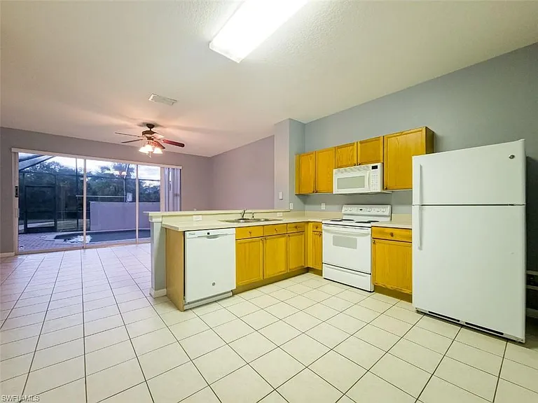 2332 Silver Palm Dr — Photo 3