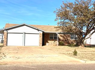 1420 W 26th St, Plainview, TX 79072