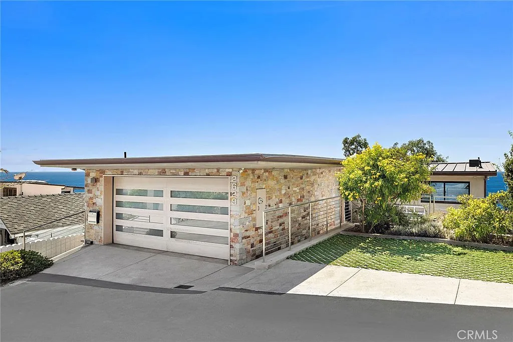 4 bed, 4.5 bath, 3055 sqft, $30,000 — Photo 2