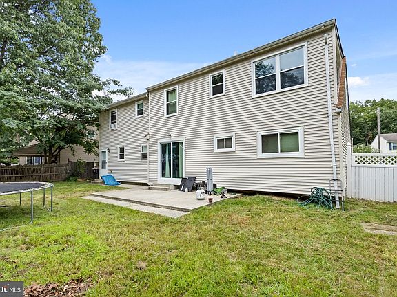 3rd image of 34 Saint Moritz Dr