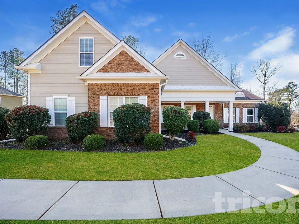 1st image of 10 Tudor Way