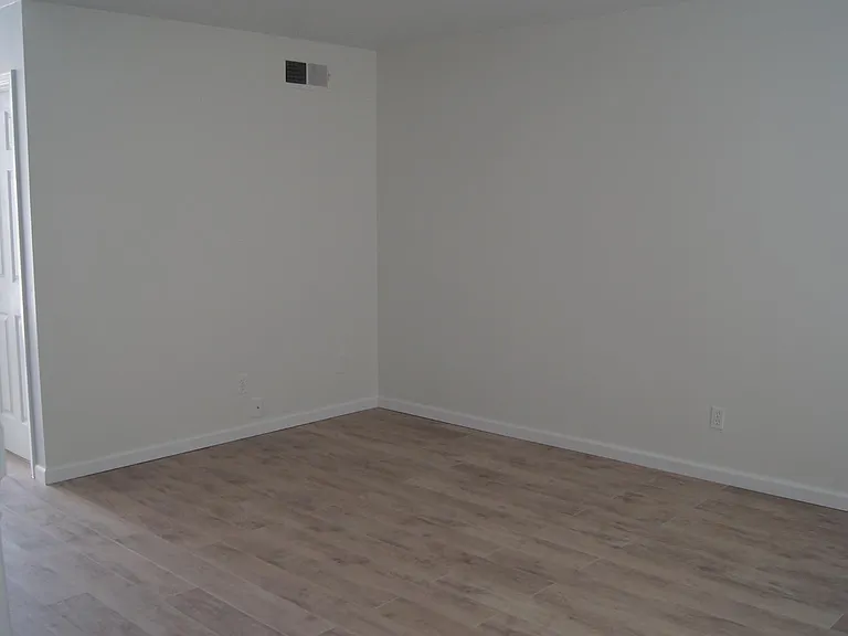 422 N Clay Ave — Photo 8